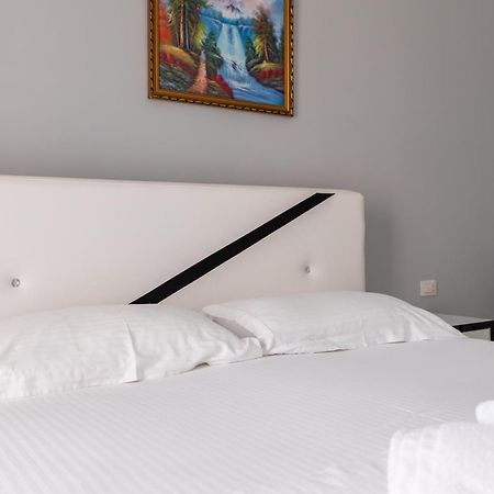 Hotel Artur2 Ксамил Екстериор снимка