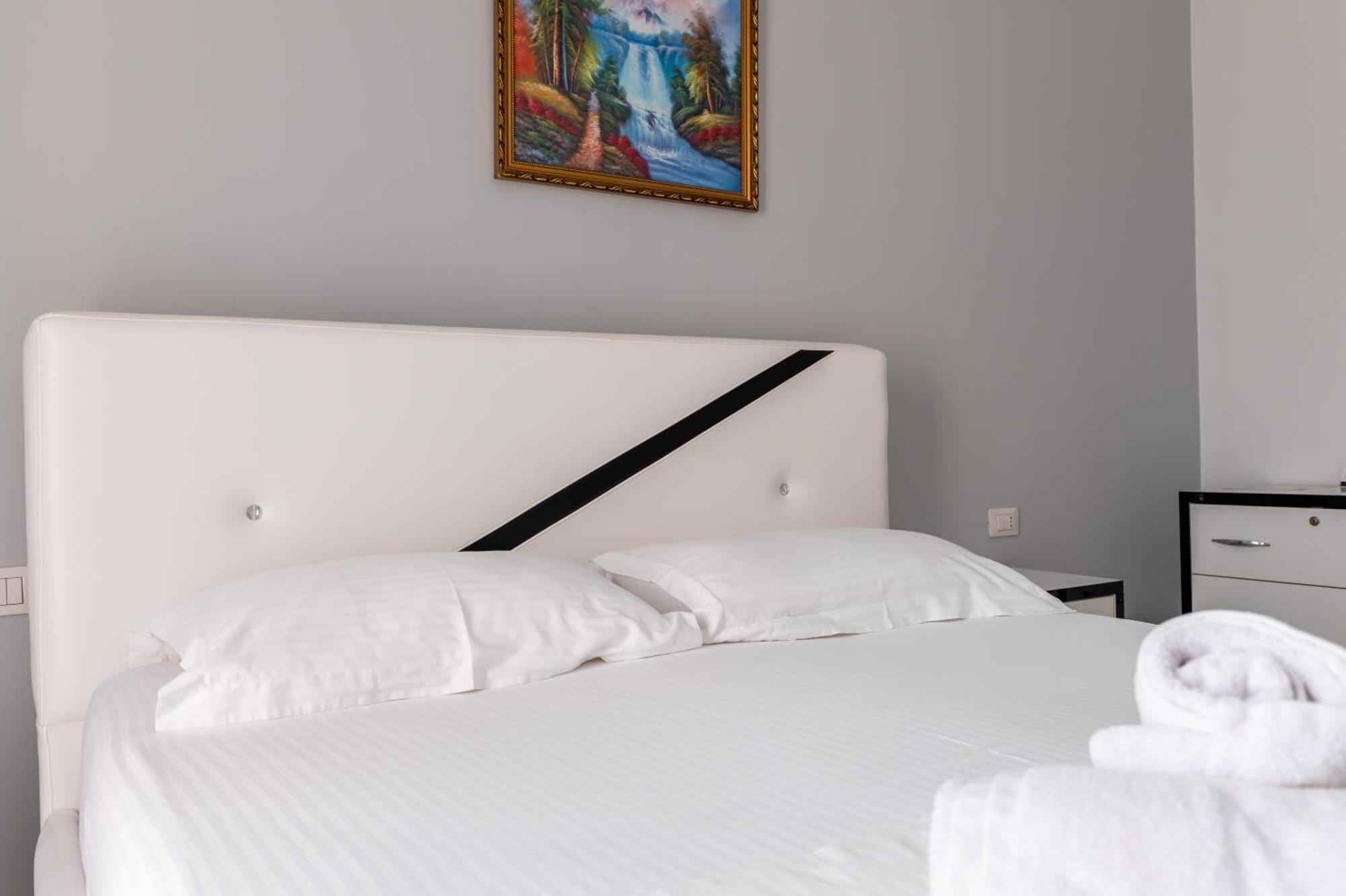 Hotel Artur2 Ксамил Екстериор снимка