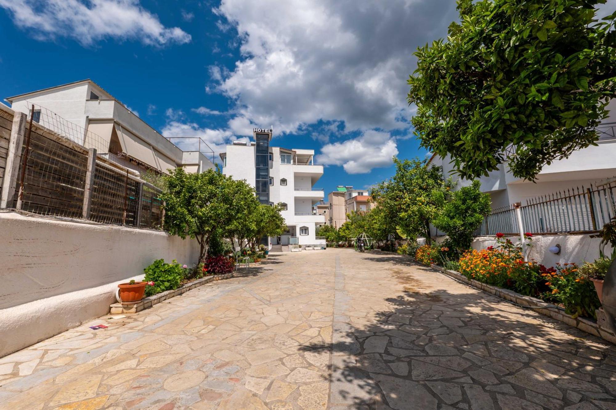Hotel Artur2 Ксамил Екстериор снимка
