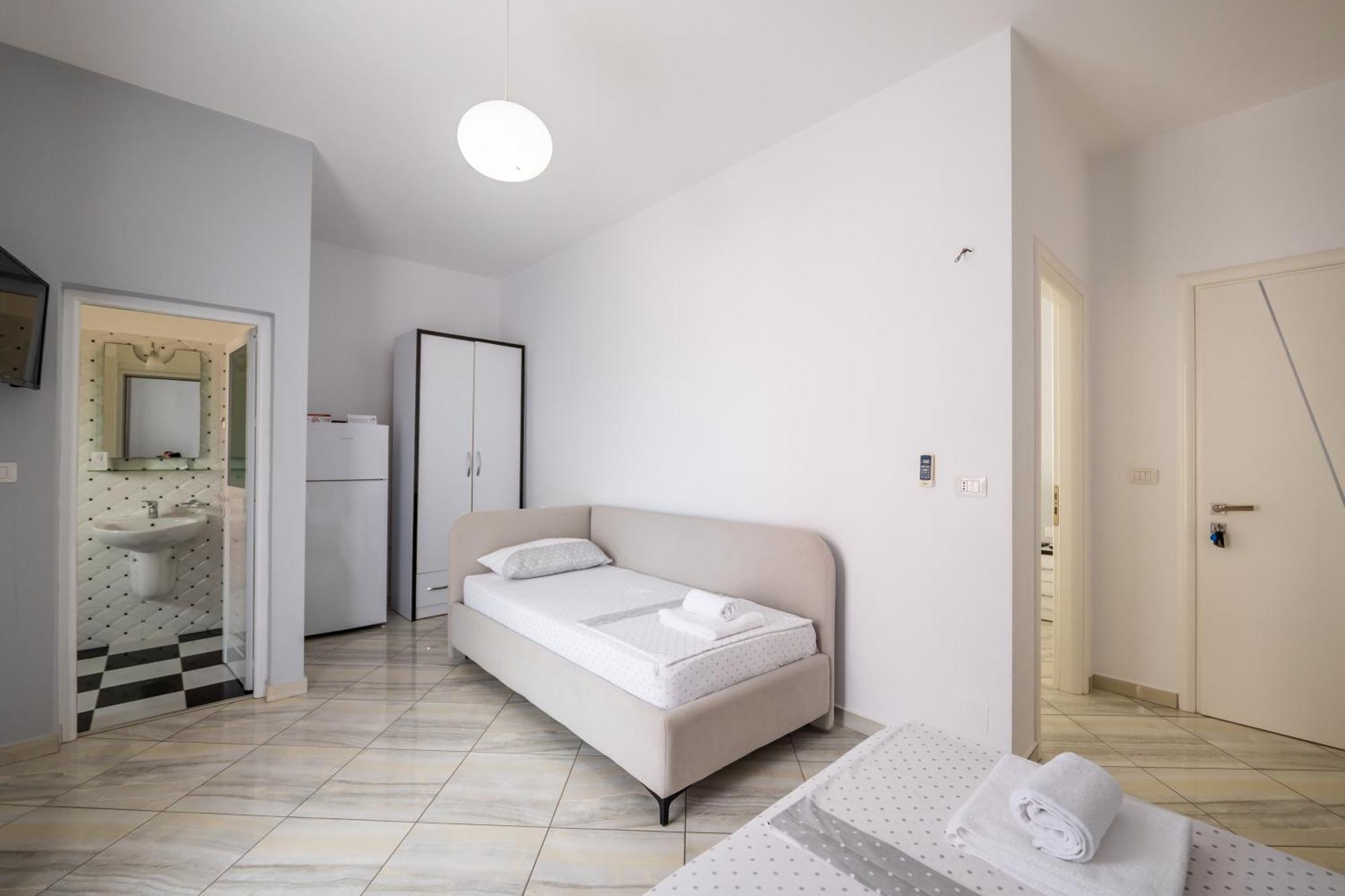 Hotel Artur2 Ксамил Екстериор снимка