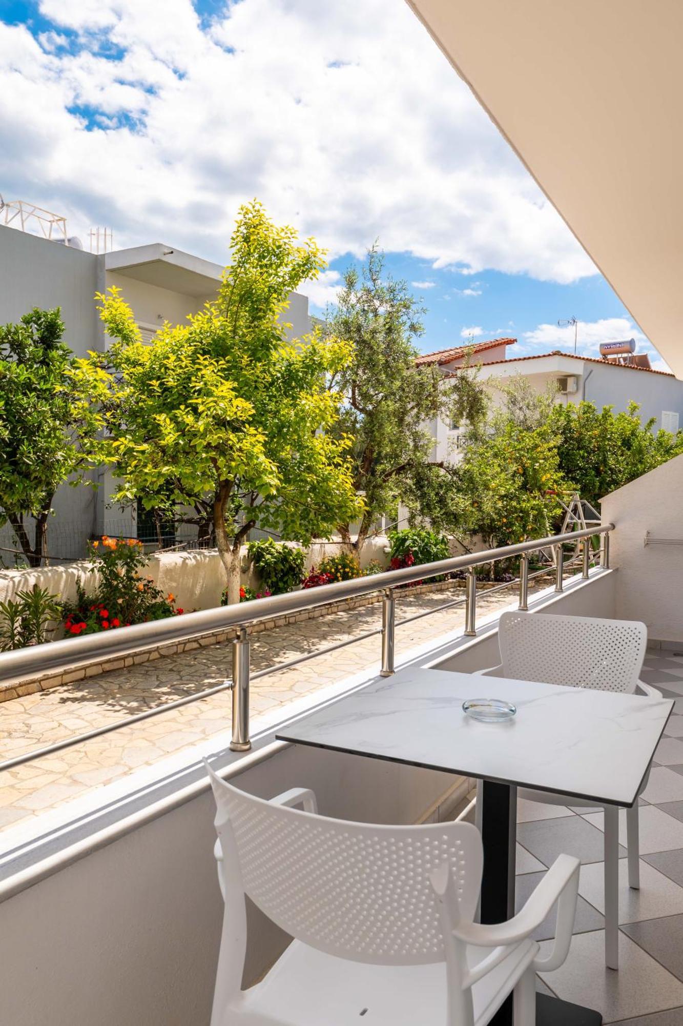 Hotel Artur2 Ксамил Екстериор снимка
